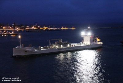 Statek z napędem LNG po wizycie w Szczecinie zawinął do gdyńskiego portu...
